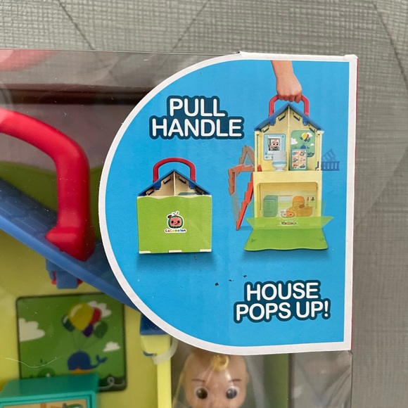 Cocomelon pop and play travel house figures toys playset - Picture 2 of 9